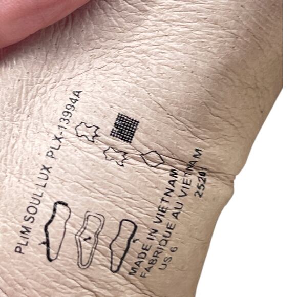 Taos Plim Soul Luxe Sneaker in Metallic Silver Size 6 Quiet Luxury Leather - Picture 7 of 10